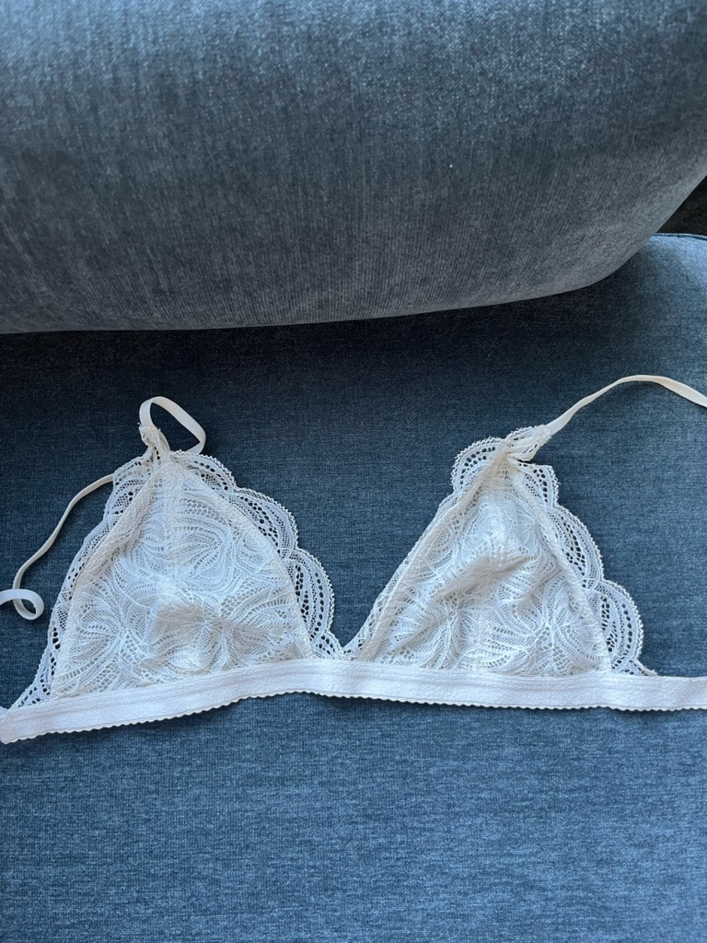 Aritzia lace Triangle Bralette in white